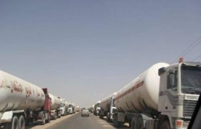 البيضاء عشرات الناقلات المحملة بالمشتقات النفطية تحتجزها مليشيا الحوثي بهدف افتعال أزمة في المحافظات الخاضعة لسيطرتها تفاصيل